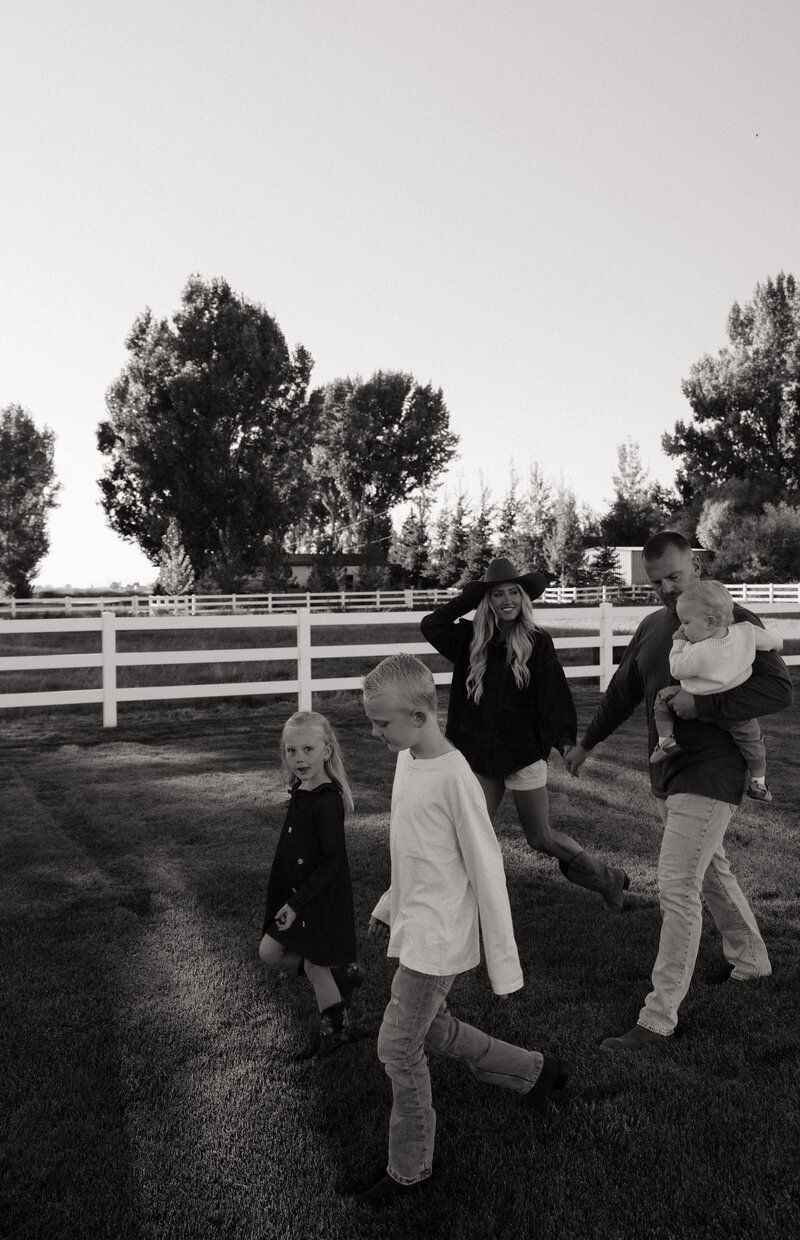 cinematic-backyard-summer-family-storytelling-session-judith-photo-co-22