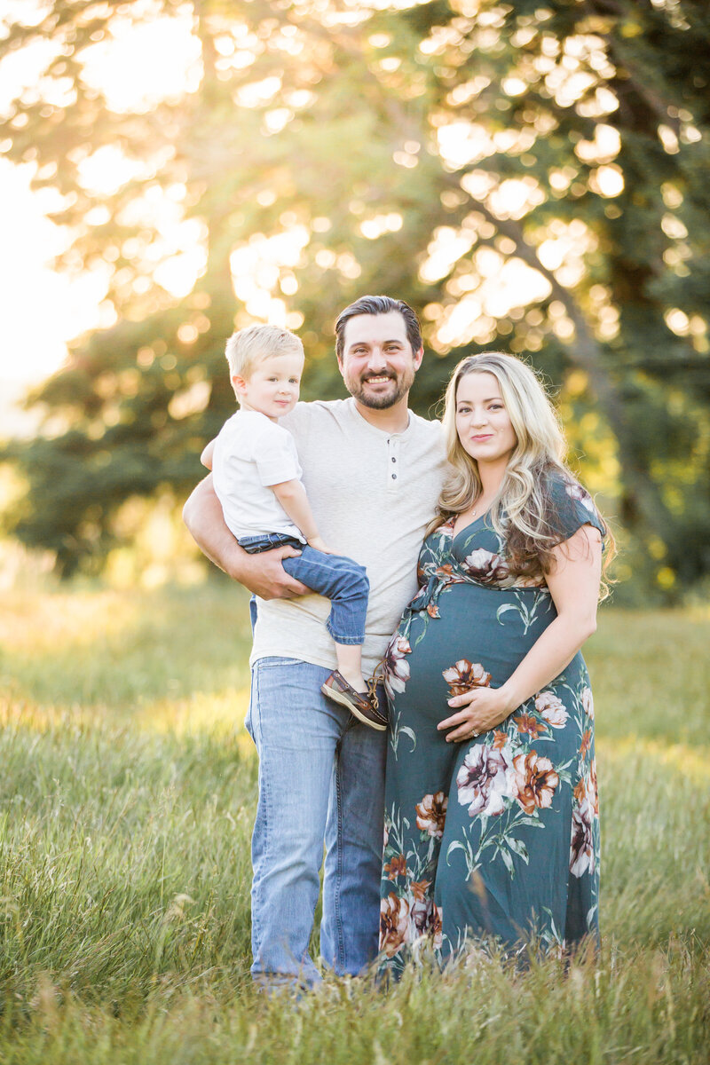 Parents and child maternity photos in seattle in golden summer light