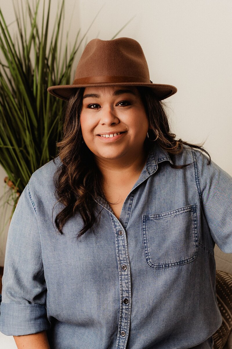 Inland Empire Newborn Photographer Vanessa Kuns. Vanessa looking at camera smiling with a hat. 