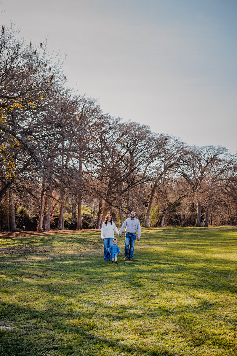 Austin-San-Antonio-Family-Photographer-loving-family-candids (3)