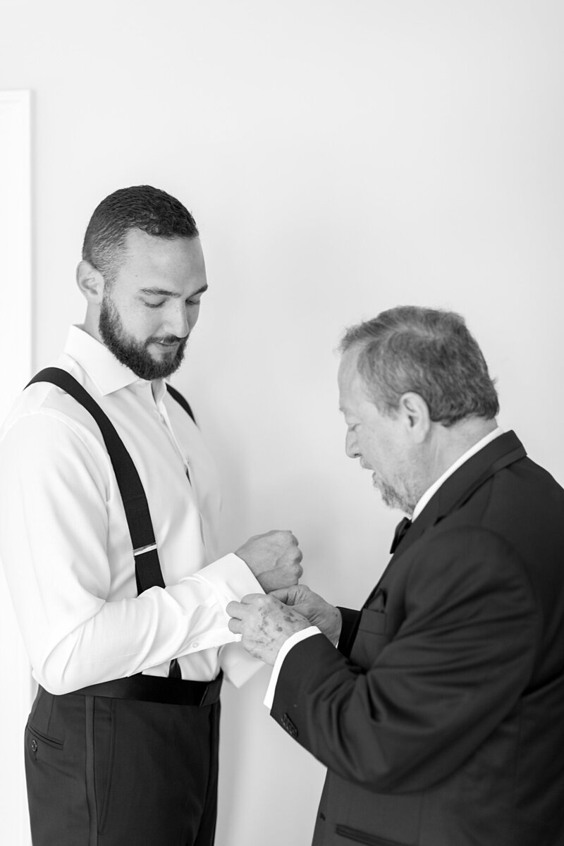 Inn-at-Gray-Barns-wedding-Groom-Getting-Ready-31