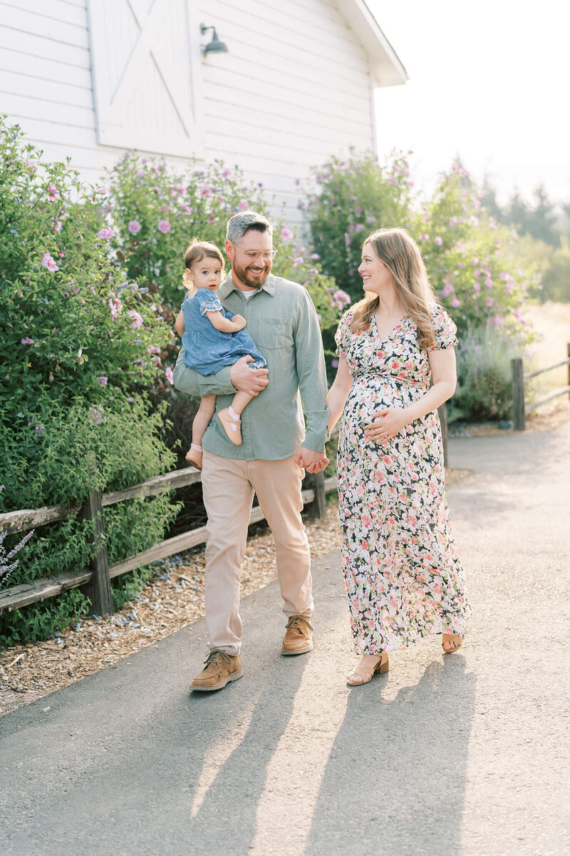 Candid maternity photos in lake oswego by Portland Maternity Photographer Samantha  Shannon