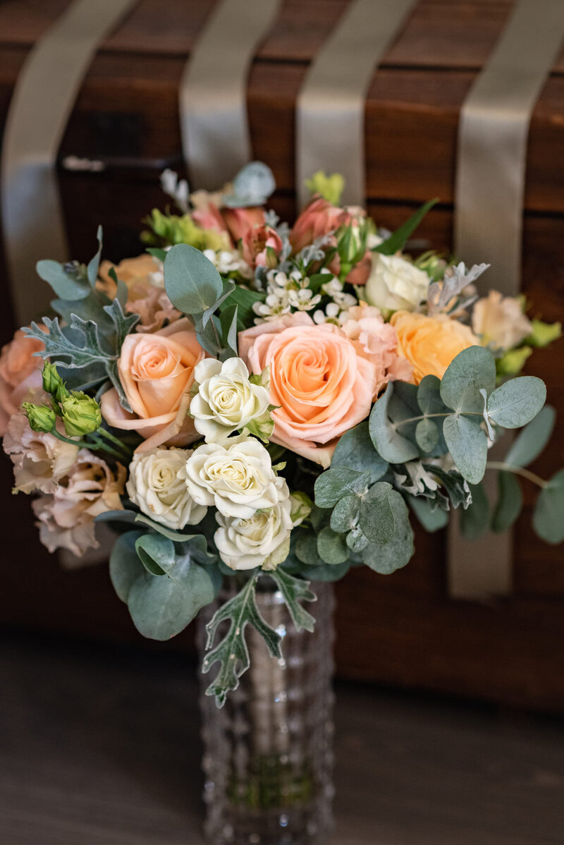 bouquet-de-fleurs-moderne-et-colore