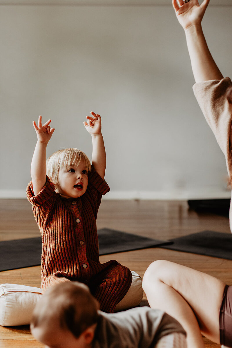 Kids_yoga_with_Mon_Hope_Tamworth_NSW_Babies_Toddlers_Yoga_for_Kids_AustraliaKidsYoga2025-29