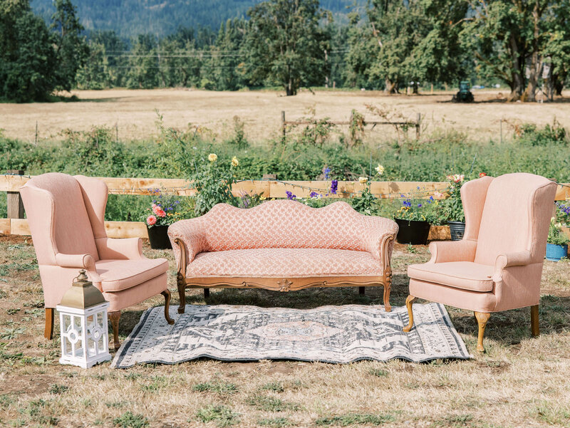 Luxury backyard wedding with a lounge area, representing the services of Eugene wedding planners Birdie June Events and Rentals. 