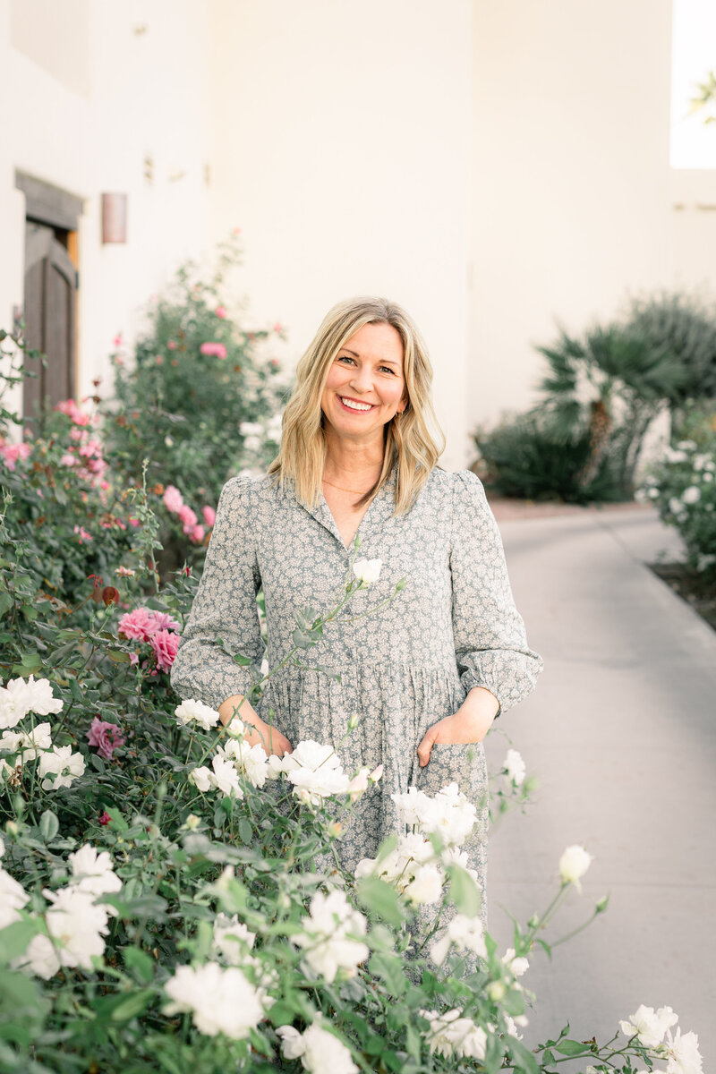 Photographer for Kendra Shank Photography smiling with website greeting.