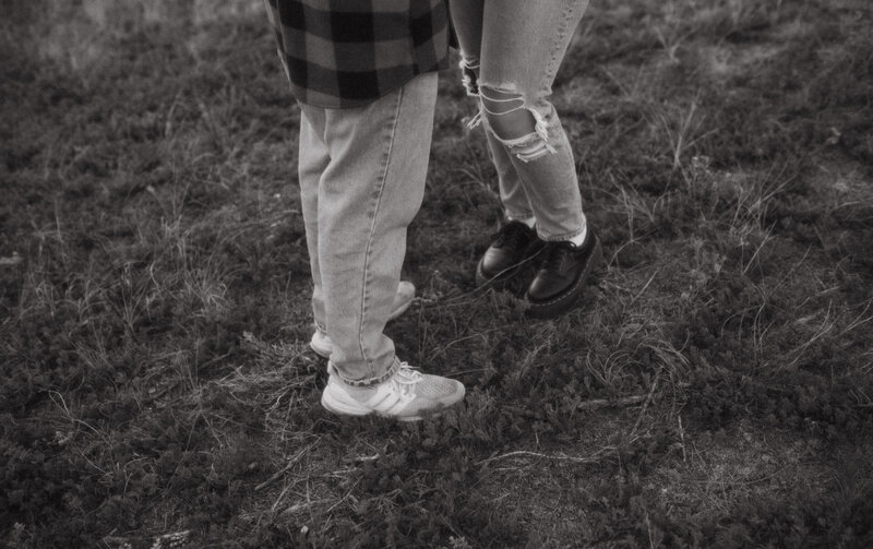Couples_Session_Saskatoon_Cranberry_Flats_KaylaCassidyPhotography-25