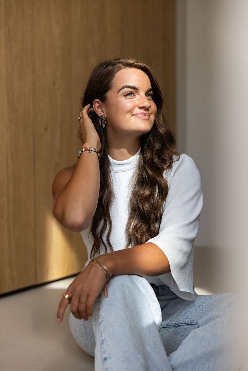 Een enthousiaste orthomoleculair darmtherapeut die vol passie vrouwen helpt met darmproblemen en hormonale disbalansen. Vanuit Harderwijk begeleid ik wekelijks vrouwen in mijn praktijk en online, we werken we samen naar een klachtenvrij lijf dat (terug) in balans is.