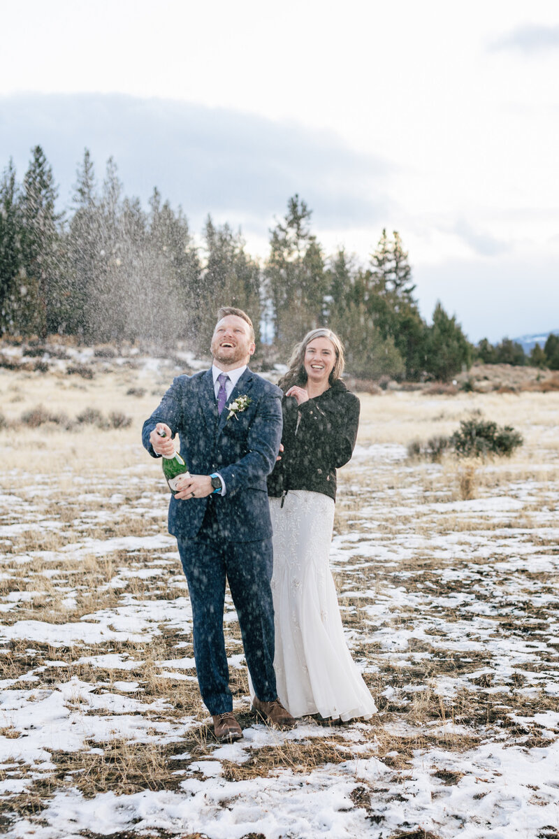 Five-Pine-Lodge-Oregon-winter-elopement-11