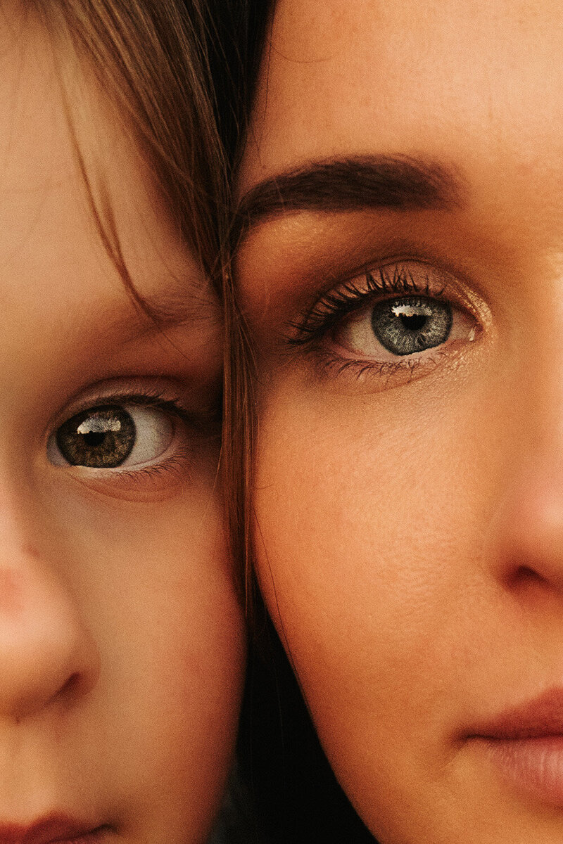 Close up of mothers and daughters eyes