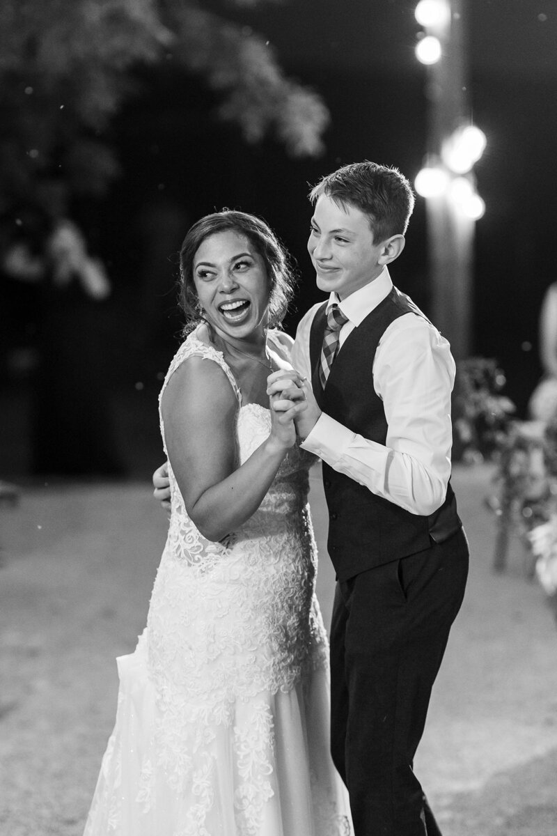 farmin-bettys-wedding-wisconsin-the-paper-elephant-0140