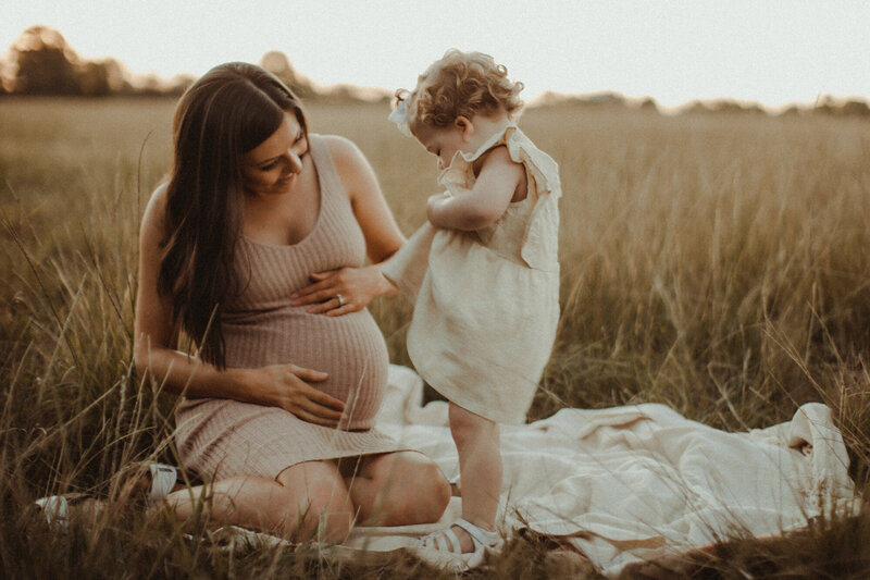 maternity and newborn photographer