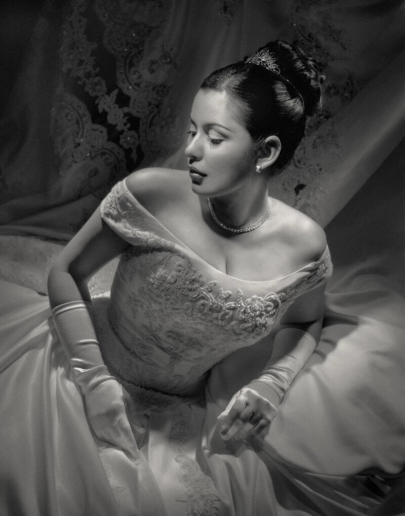 Hollywood-inspired bridal portrait photography session