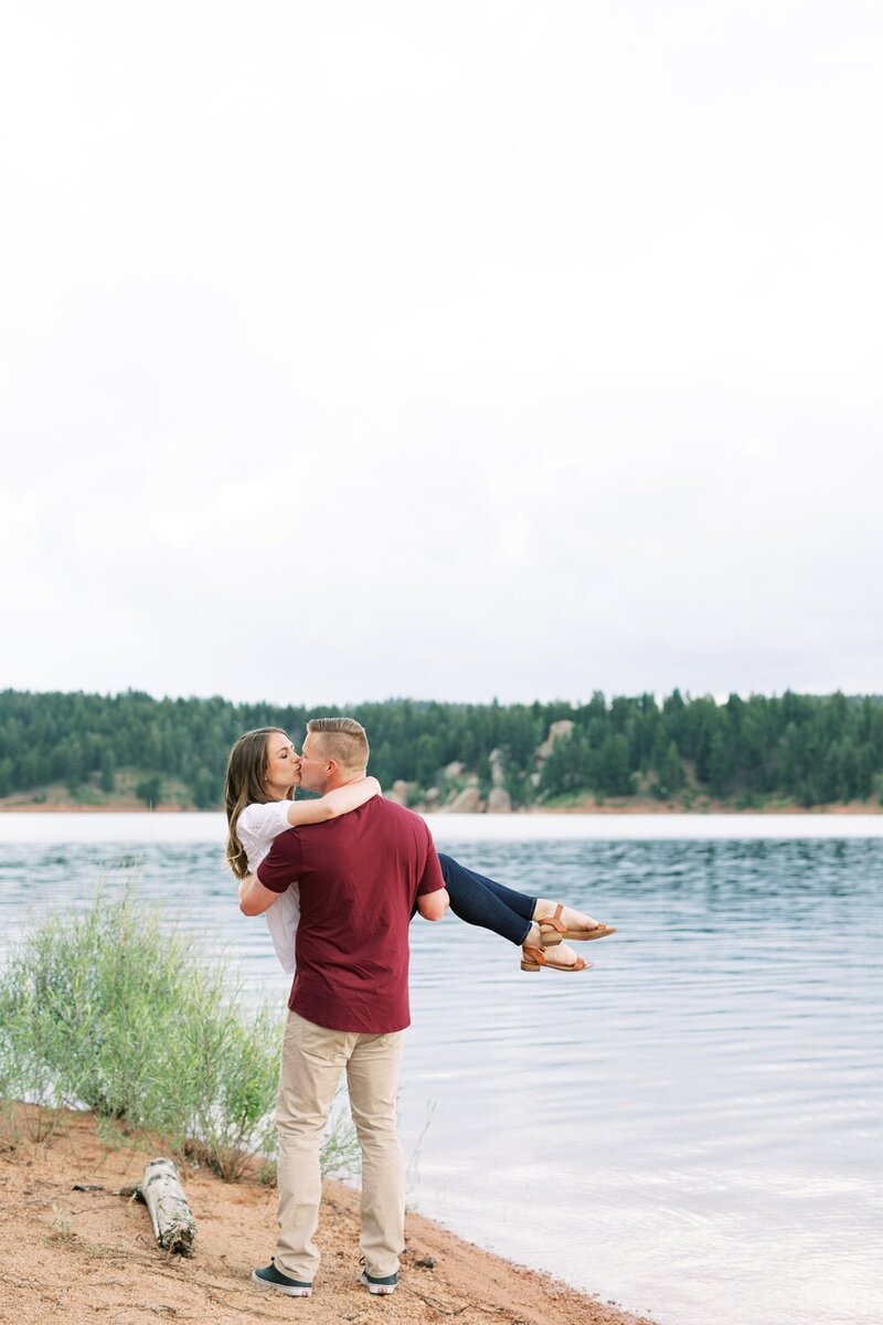 Playful Engagement with a Mountain View_0009
