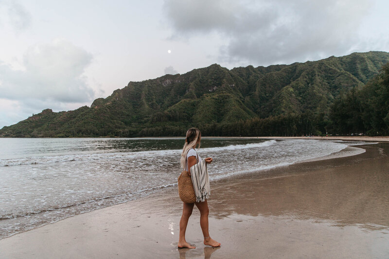 girl-and-moon-hawaii