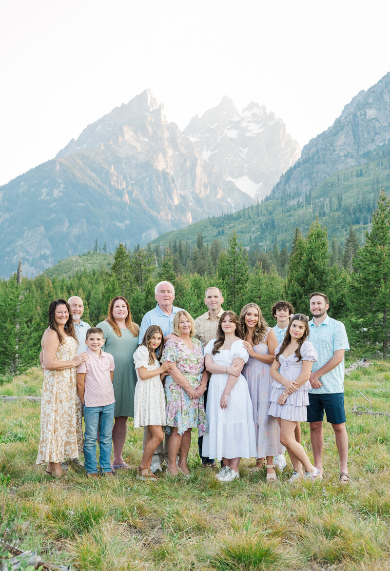 extended family photos | family reunion in jackson hole | Grand Teton National Park