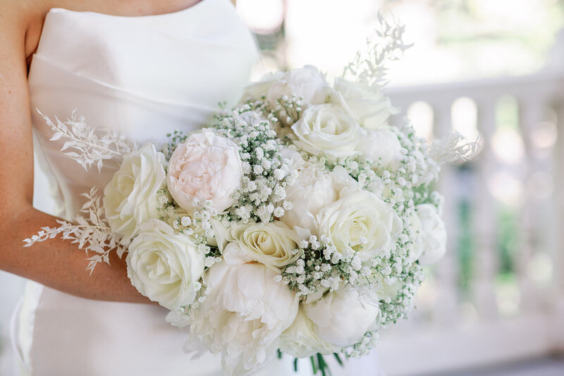 Modern white bouquet at wedding
