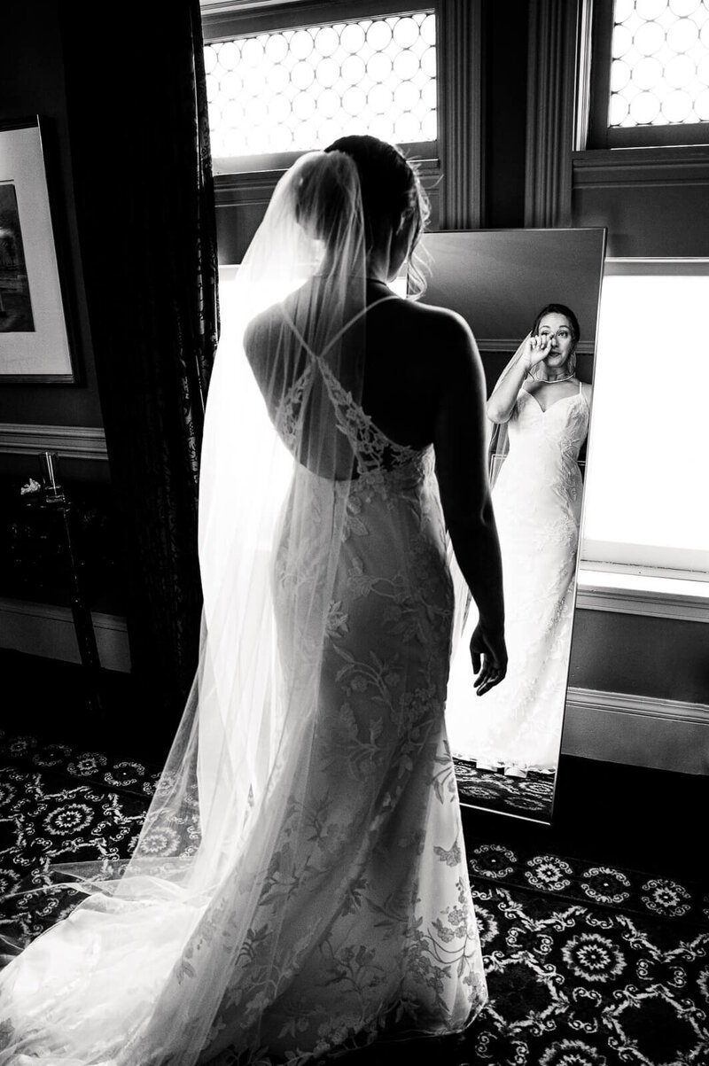 How To Get Stunning Veil Photos- Two Things to Remember - Showit Blog