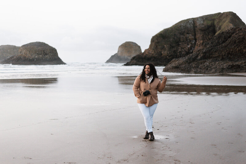 gainesville fl photographer dani of indie west photo on beach with camera