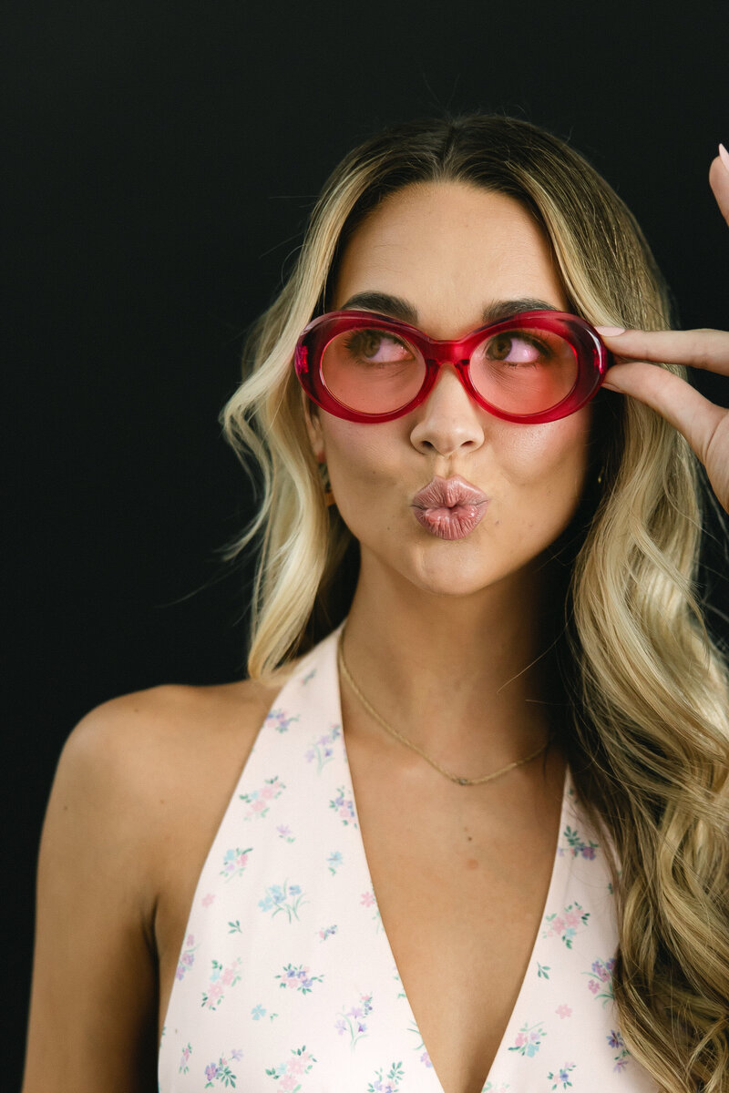 Social media strategy and Instagram growth solutions tailored for women entrepreneurs.