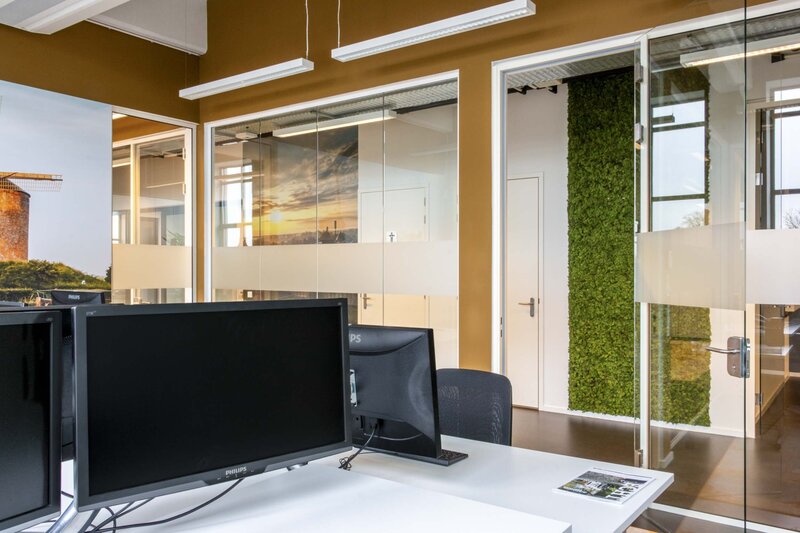 Kantoor met fotobehang en moswand