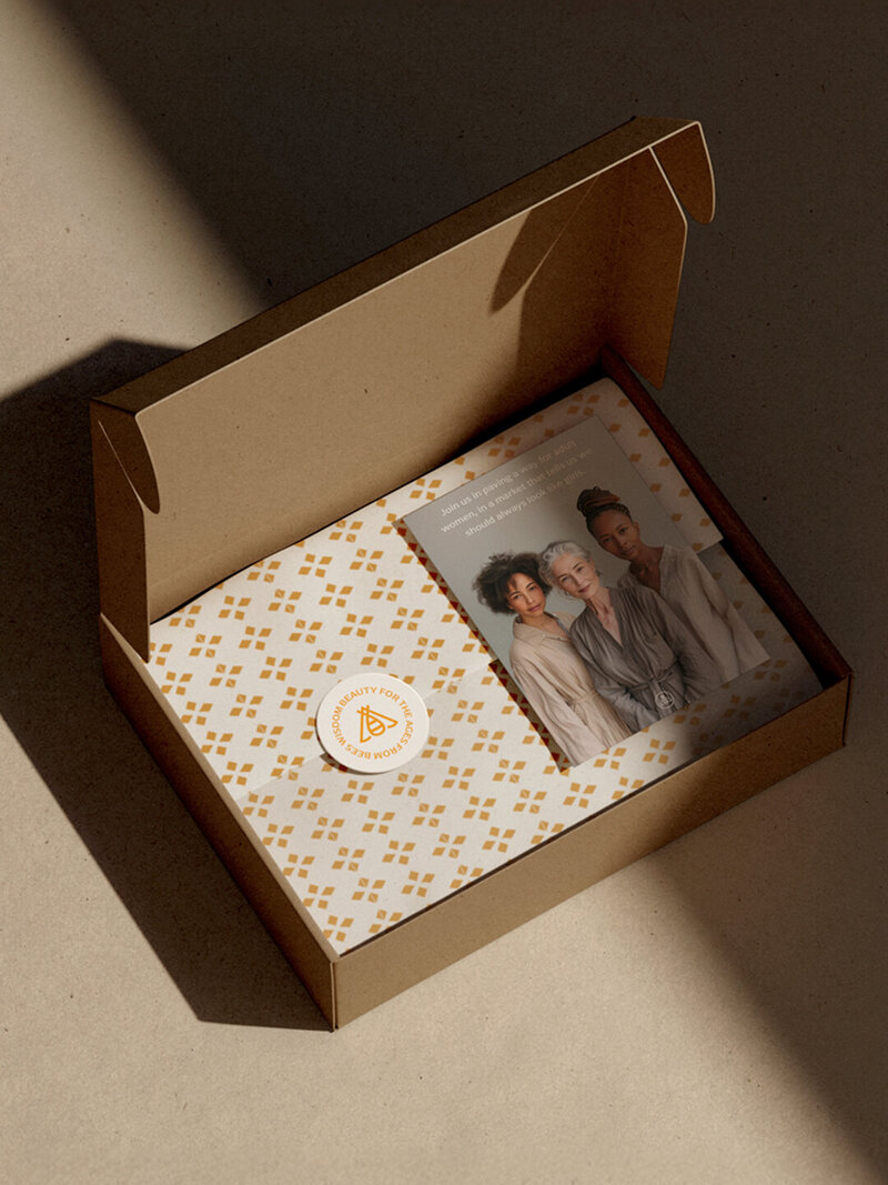 Maitri mailer box open portrait