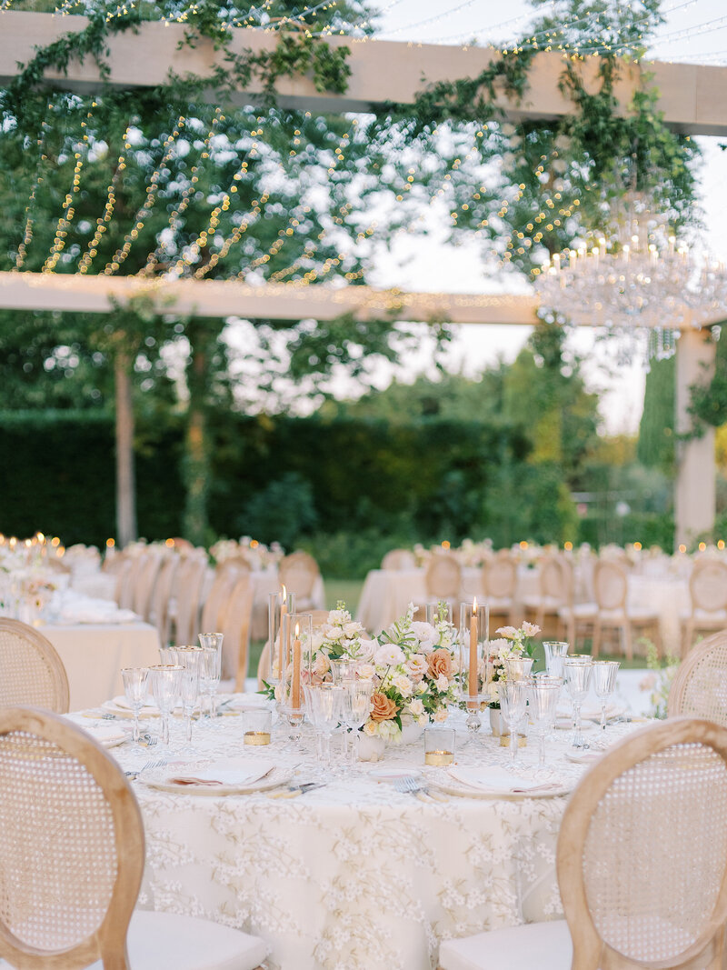 Delicate wedding design in Provence