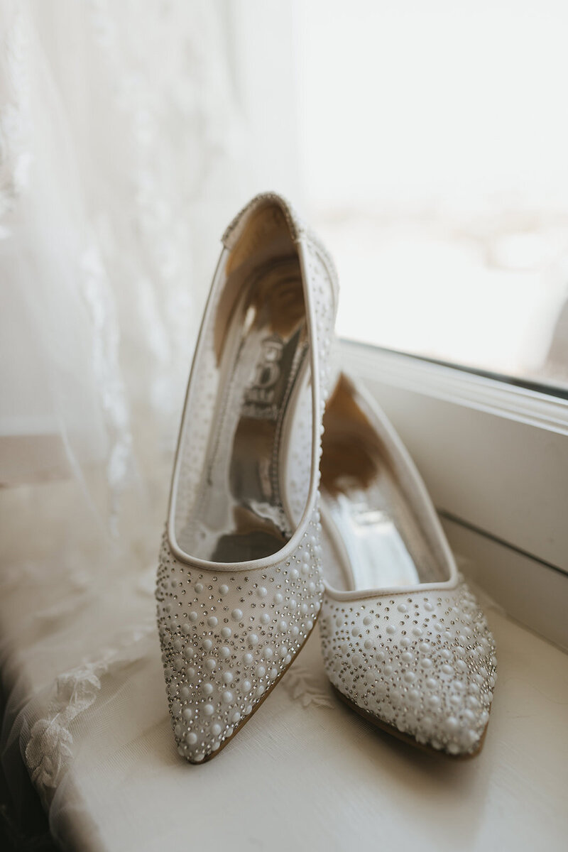 The-Cedar-Room-Candlelit-Moody-Wedding-Madeline-Eric-2