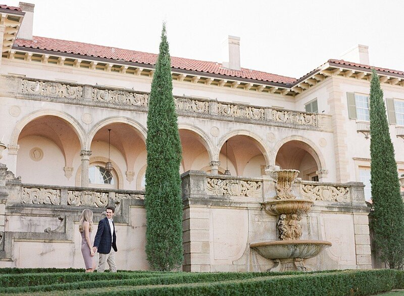 tulsa-wedding-photographer-engagement-session-at-the-philbrook-museum-laura-eddy-photography_0010