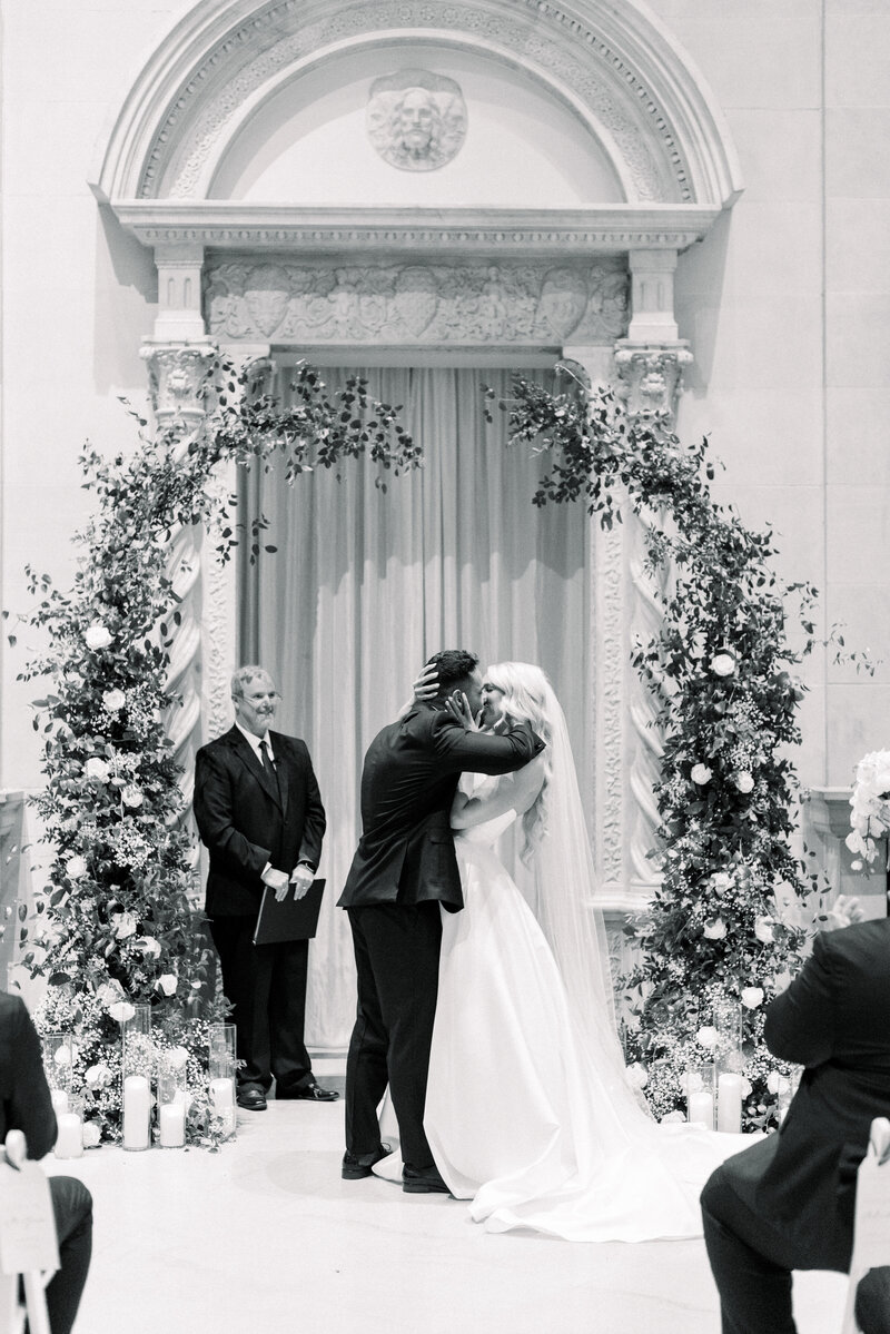 sarah-elizabeth-studio-ohio-wedding-photographer-dayton-art-institute-hardy-wedding-ceremony-137