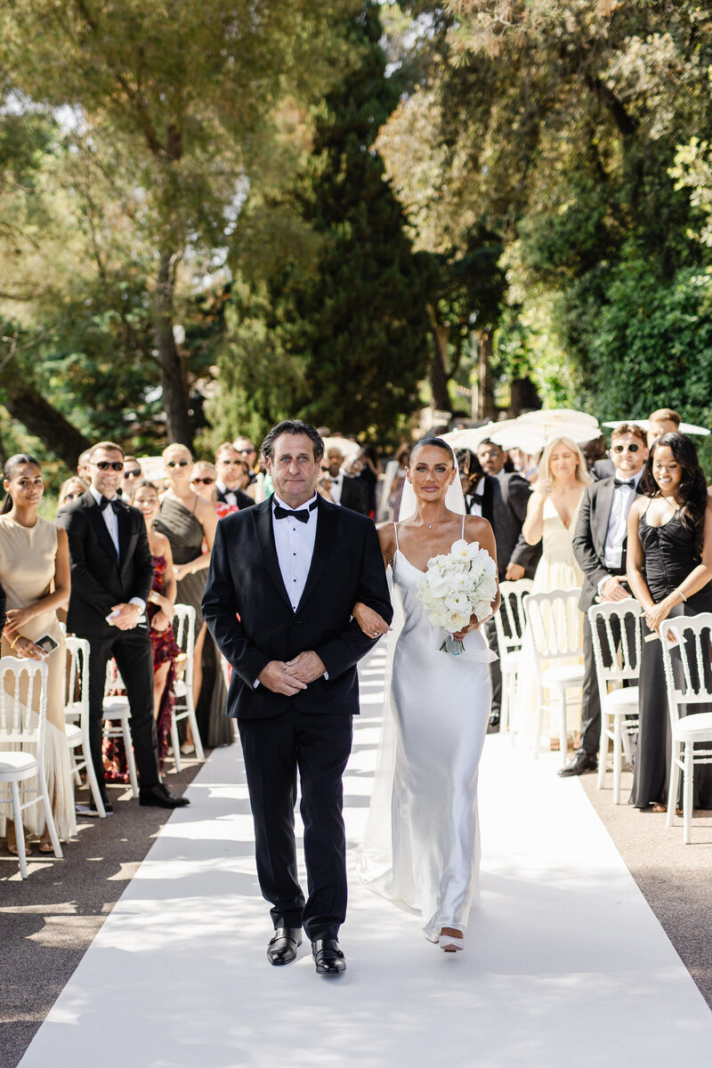 bride-walking-down-aisle-france