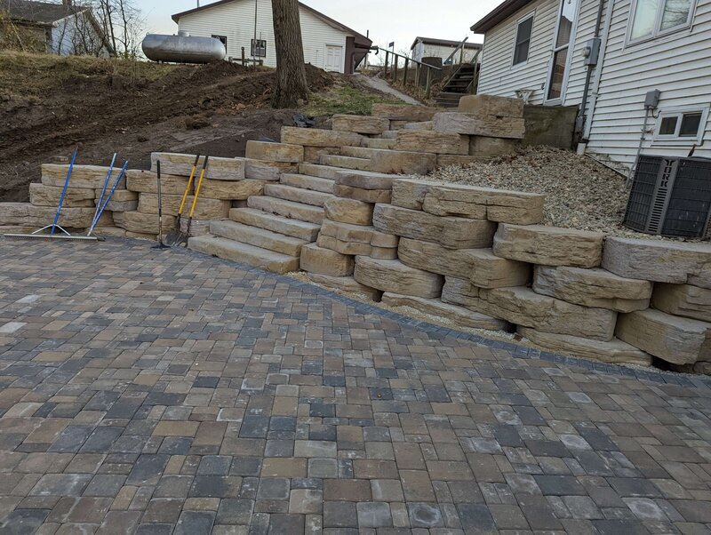 Cedar-Rapids-Iowa-landscaping-lawn-care-treatments-_20221102_225713497 (2)