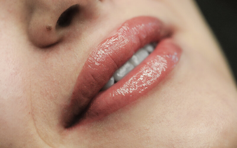 Permanent makeup lip blushing