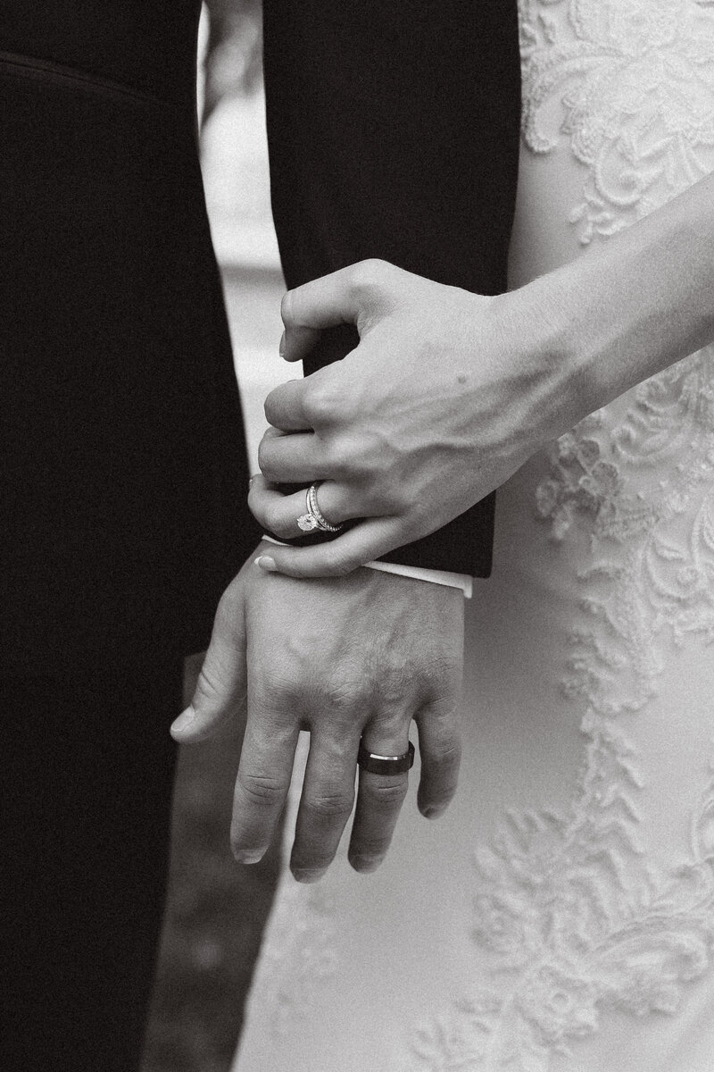 Wedding Photography| Bride and Groom Photos| Ring photo| Close up of the bride and grooms rings during their wedding day.