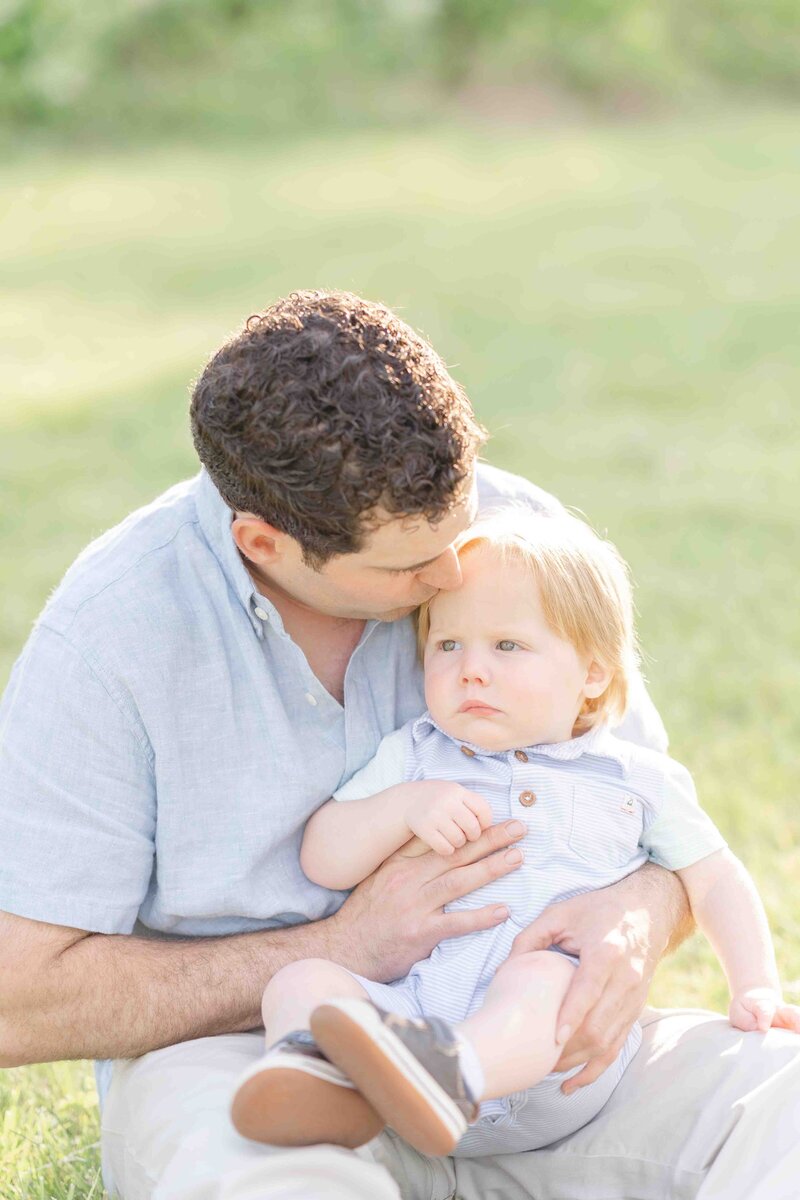 Dad kissing baby during Haymarket, VA pictures