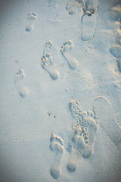 beach-sand-footprints