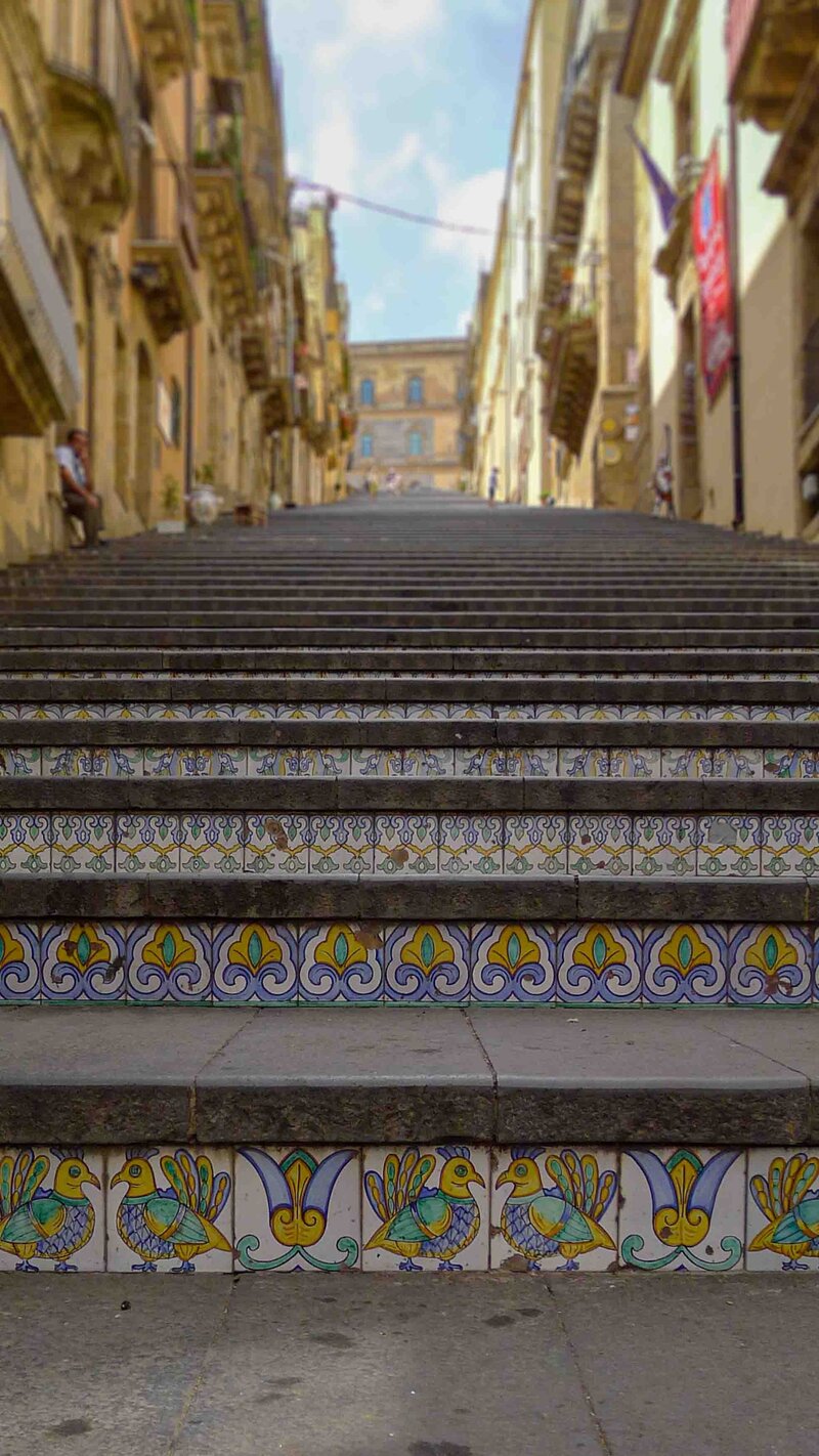 Hand-painted ceramic tiles decorating the steps of the Scala di Santa Maria del Monte in Caltagirone, Sicily ©Stephanie Dosch | theViatrix Italy Private Luxury Travel