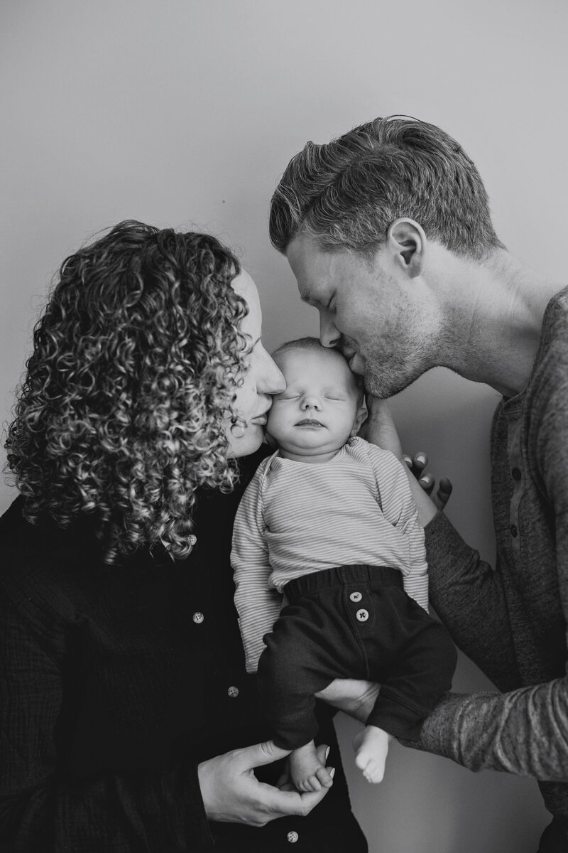forwebsitetorontonewbornfamilyphotographer_102