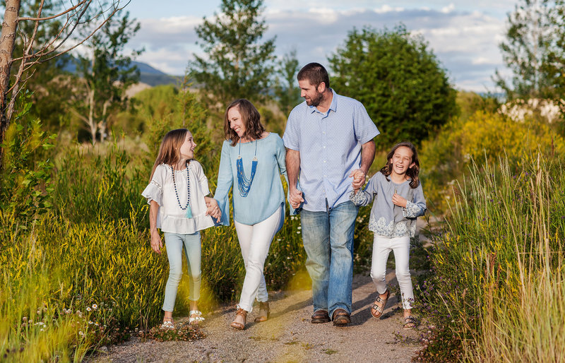 Happy-Family-Portraits-in-the-Mountains-of-Eagle-Colorado