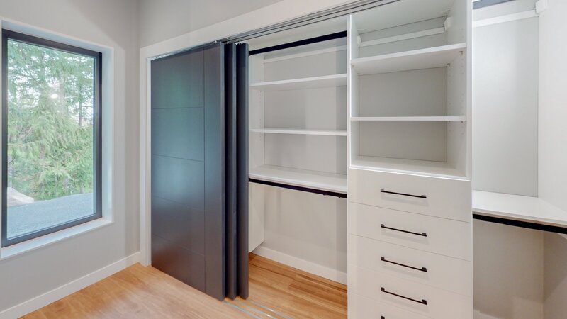 5575-Hoonson-Rd-Pender-Island-Closet