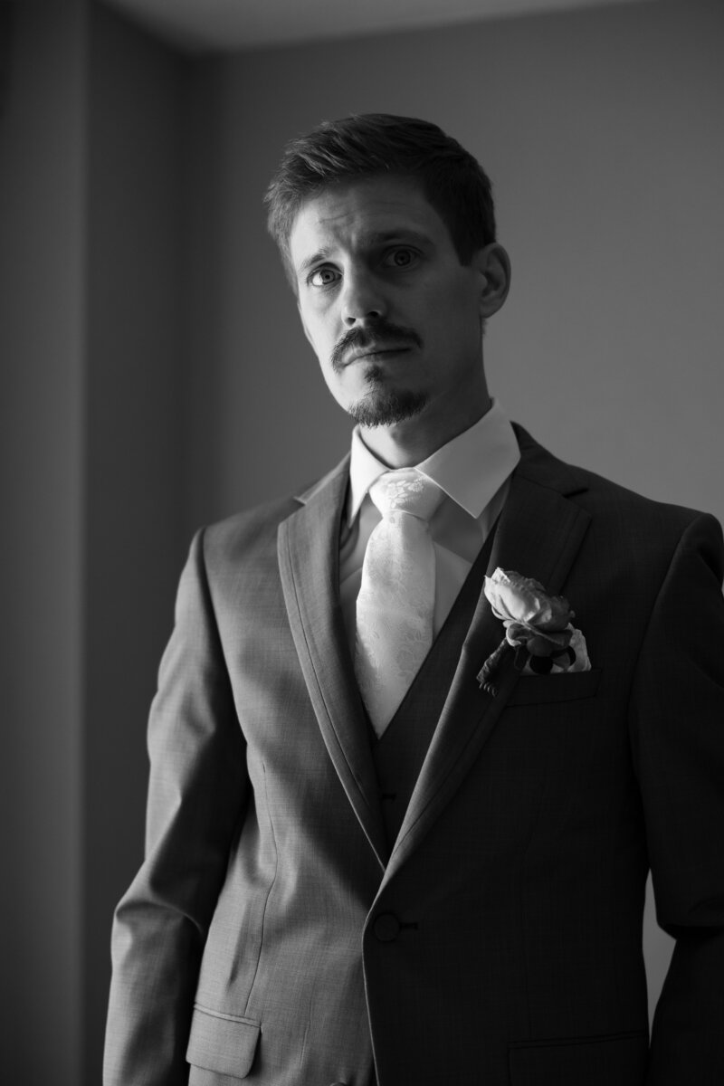 Editorial wedding photography in black and white by Claire Katan Creative.