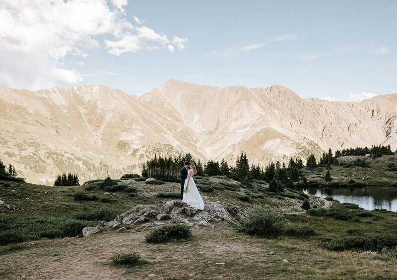 bride and groom eloping at loveland pass