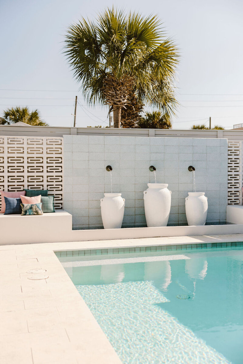 pool with fountain