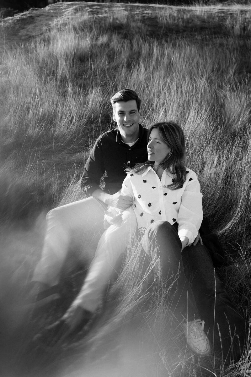 Zwart wit beeld love shoot Zeist 
