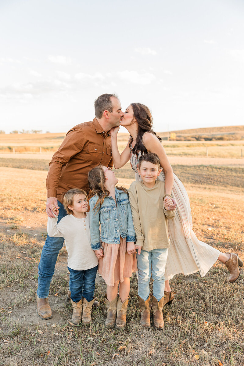 2023-krystal-moore-photography-prairie-farm-family-photos-saskatchewan-6