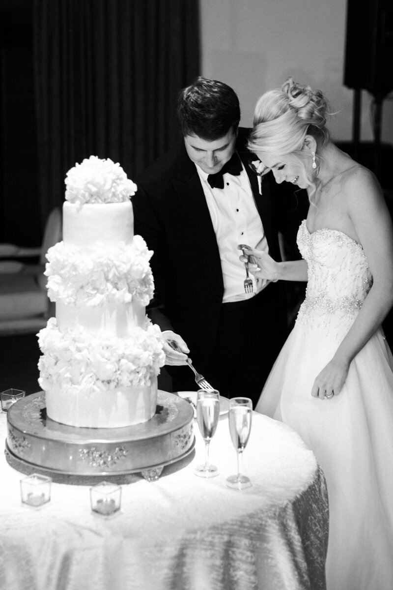 Wedding-Cake-Michigan-Shores-Club