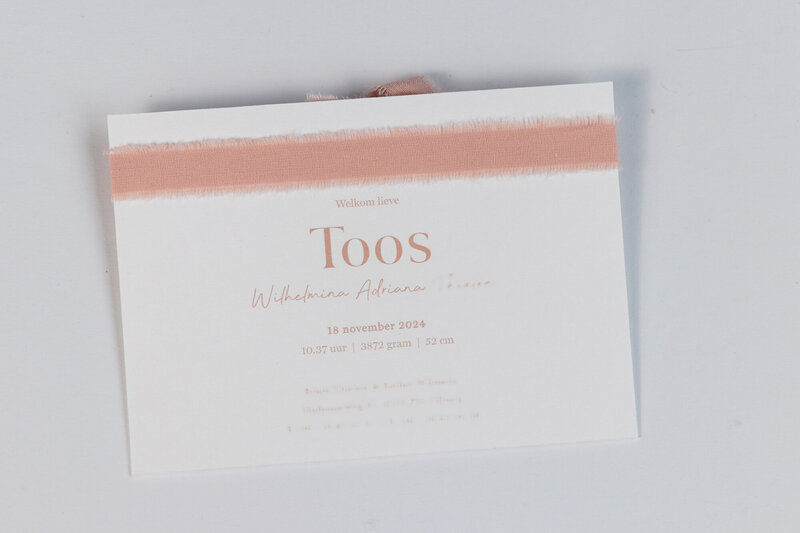 Geboortekaartje-Toos-met-preeg-en-roze-strik-9
