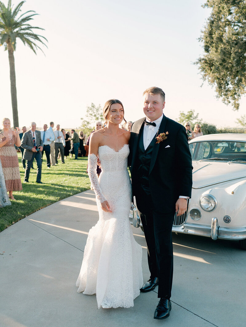 Autumn-Maximalist-Wedding-with-rich-tones-blue-velvet-draping-Ashley-Ludaescher-Photography-Vanessa-Noel-Events-0104