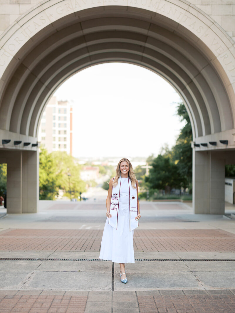 texas-state-arch-senior-photos