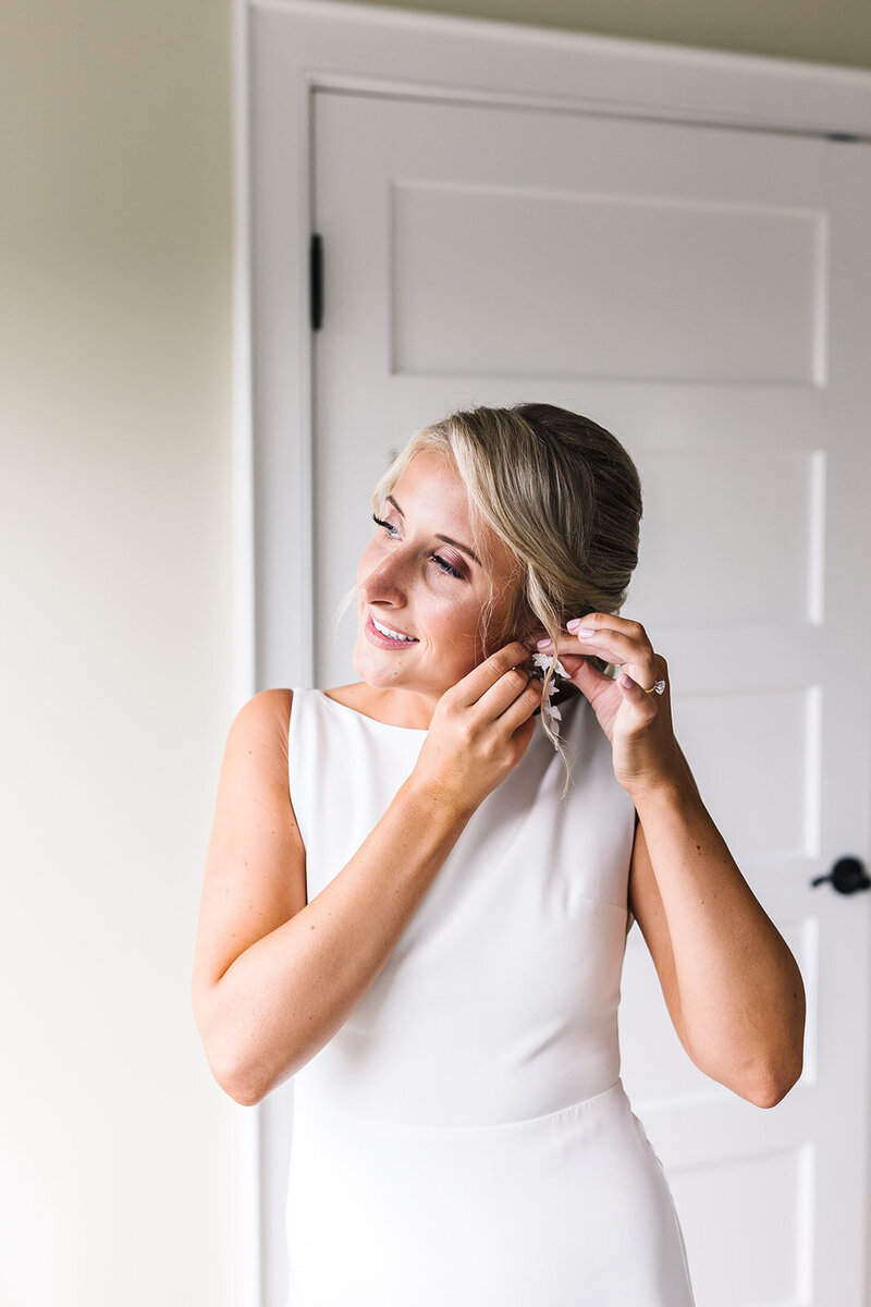 J + J - Julia Getting Ready (Ellen Sargent Photography)-117